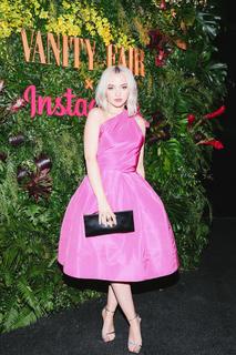 Dove Cameron feet photo thumbnail