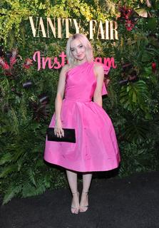 Dove Cameron feet photo thumbnail