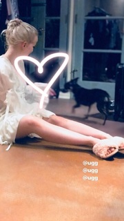 Dove Cameron feet photo thumbnail