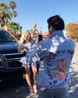 Dove Cameron feet photo thumbnail