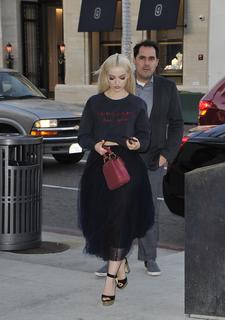 Dove Cameron feet photo thumbnail
