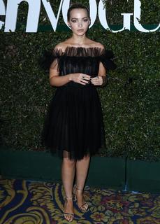 Dove Cameron feet photo thumbnail