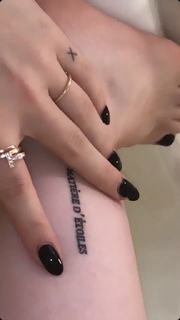 Dove Cameron feet photo thumbnail
