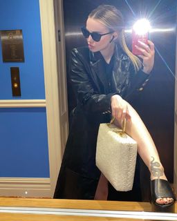 Dove Cameron feet photo thumbnail