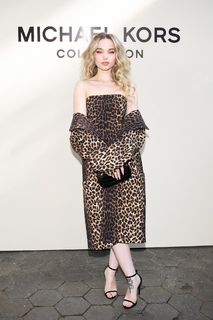 Dove Cameron feet photo thumbnail