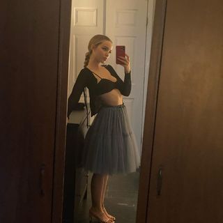 Dove Cameron feet photo thumbnail