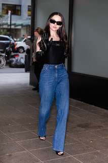 Dove Cameron feet photo thumbnail