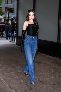 Dove Cameron feet photo thumbnail