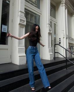 Dove Cameron feet photo thumbnail