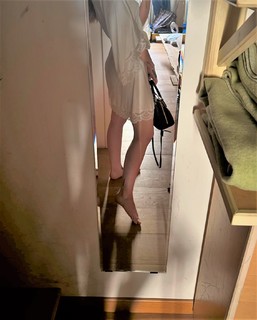 Dove Cameron feet photo thumbnail