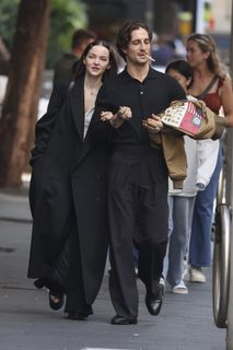 Dove Cameron feet photo thumbnail