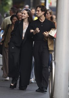 Dove Cameron feet photo thumbnail