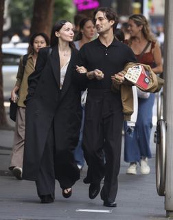 Dove Cameron feet photo thumbnail