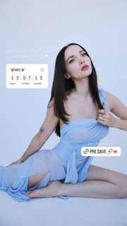 Dove Cameron feet photo thumbnail