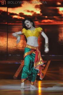 Drashti Dhami feet photo 13