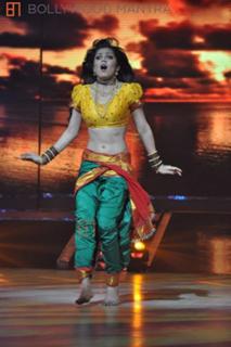 Drashti Dhami feet photo 11