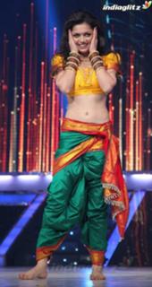 Drashti Dhami feet photo 7