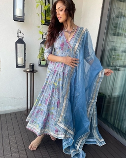 Drashti Dhami feet photo 7