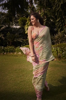 Drashti Dhami feet photo 3