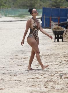Draya Michele feet photo thumbnail