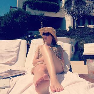 Dreama Walker feet photo 20