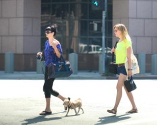 Dreama Walker feet photo 5