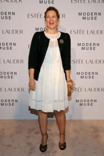 Drew Barrymore feet photo thumbnail
