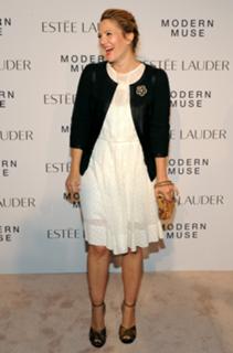 Drew Barrymore feet photo thumbnail