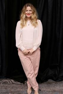 Drew Barrymore feet photo thumbnail