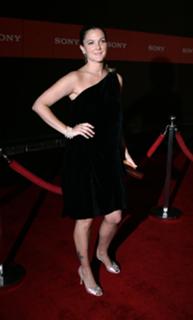 Drew Barrymore feet photo thumbnail