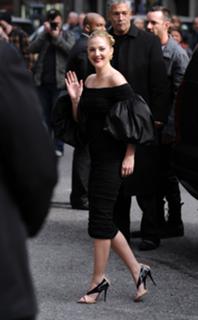 Drew Barrymore feet photo thumbnail