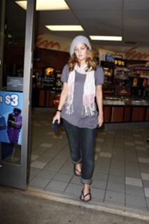 Drew Barrymore feet photo thumbnail