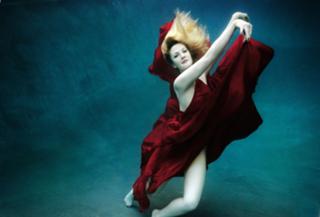 Drew Barrymore feet photo thumbnail
