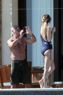 Drew Barrymore feet photo thumbnail