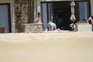 Drew Barrymore feet photo thumbnail