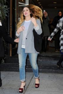 Drew Barrymore feet photo thumbnail