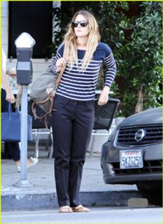 Drew Barrymore feet photo thumbnail