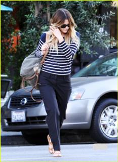 Drew Barrymore feet photo thumbnail