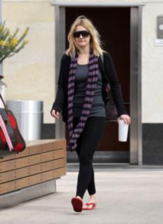Drew Barrymore feet photo thumbnail