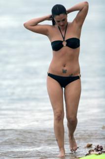 Drew Barrymore feet photo thumbnail