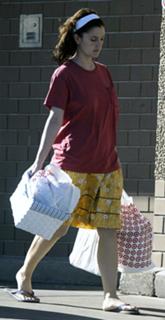 Drew Barrymore feet photo thumbnail