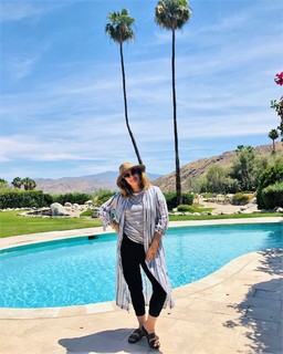Drew Barrymore feet photo thumbnail