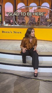 Drew Barrymore feet photo thumbnail