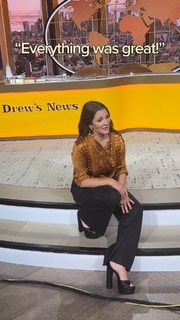 Drew Barrymore feet photo thumbnail