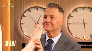 Drew Barrymore feet photo thumbnail