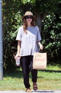 Drew Barrymore feet photo thumbnail
