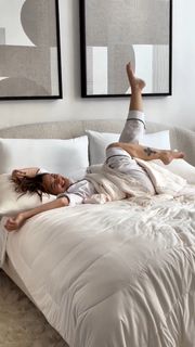 Drew Barrymore feet photo thumbnail