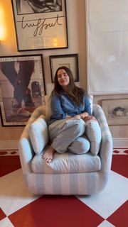 Drew Barrymore feet photo 2