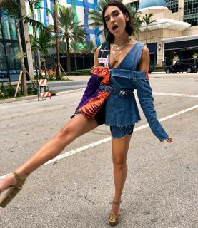 Dua Lipa feet photo thumbnail