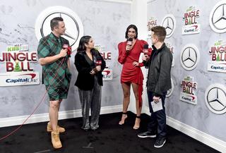 Dua Lipa feet photo thumbnail